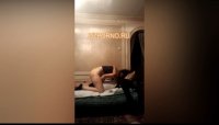 Ёш севишканлар суточный квартирада сикишяпти яширин камера борлиги билишмапти видео 2023